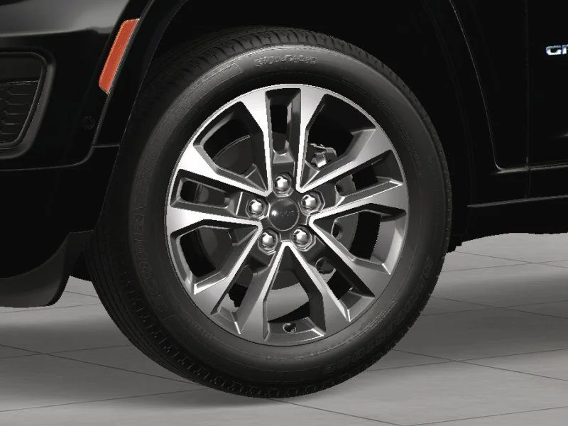 New 2024 Diamond Black Crystal Pearl-Coat Exterior Paint Jeep Overland 4xe image 12