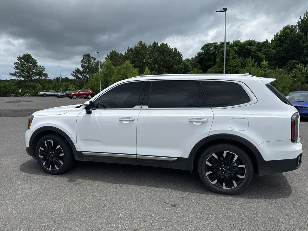 Used 2024 White Pearl Kia SX image 3