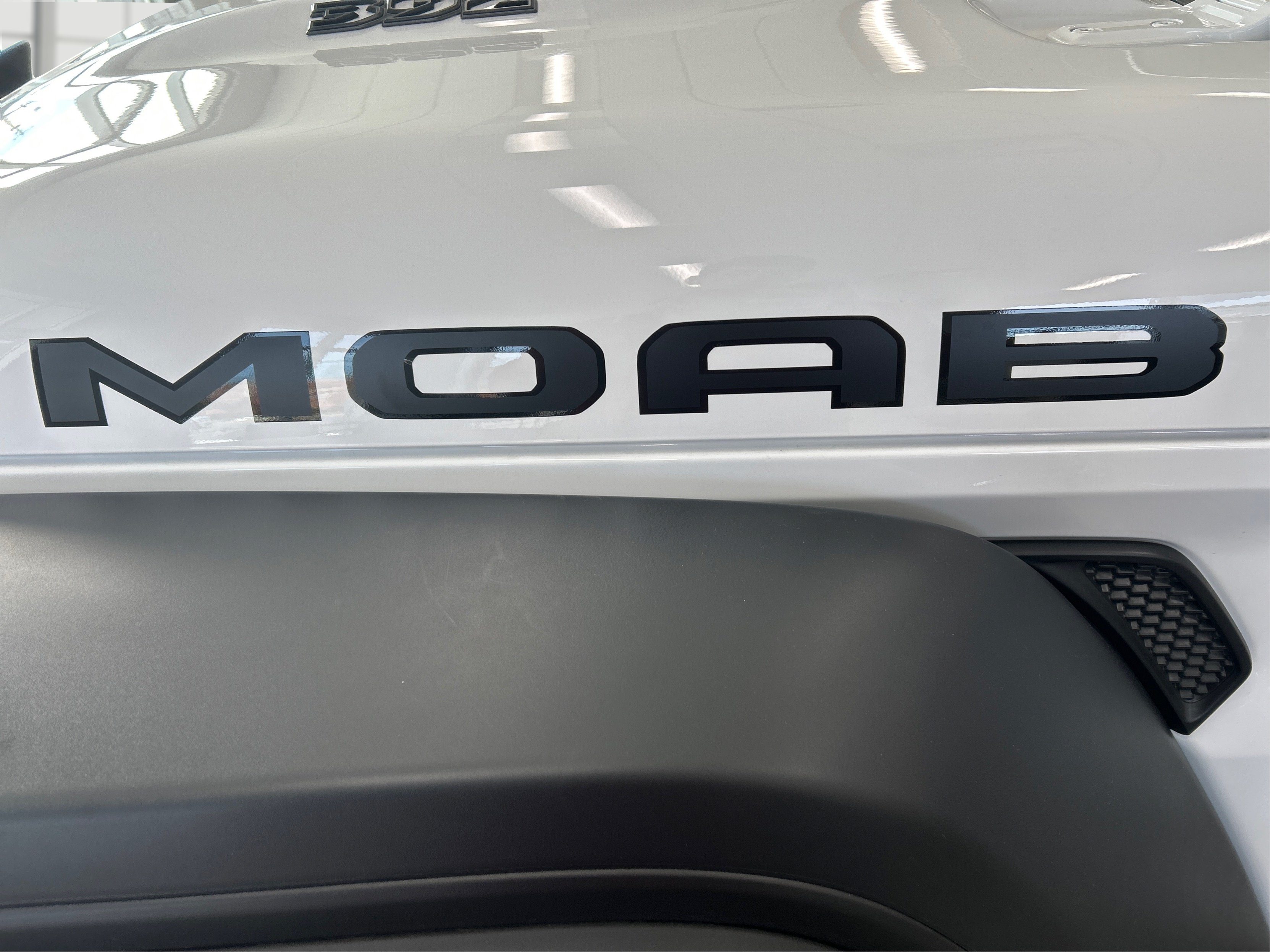 New 2026 Bright White Clear-Coat Exterior Paint Jeep Moab 392 image 26