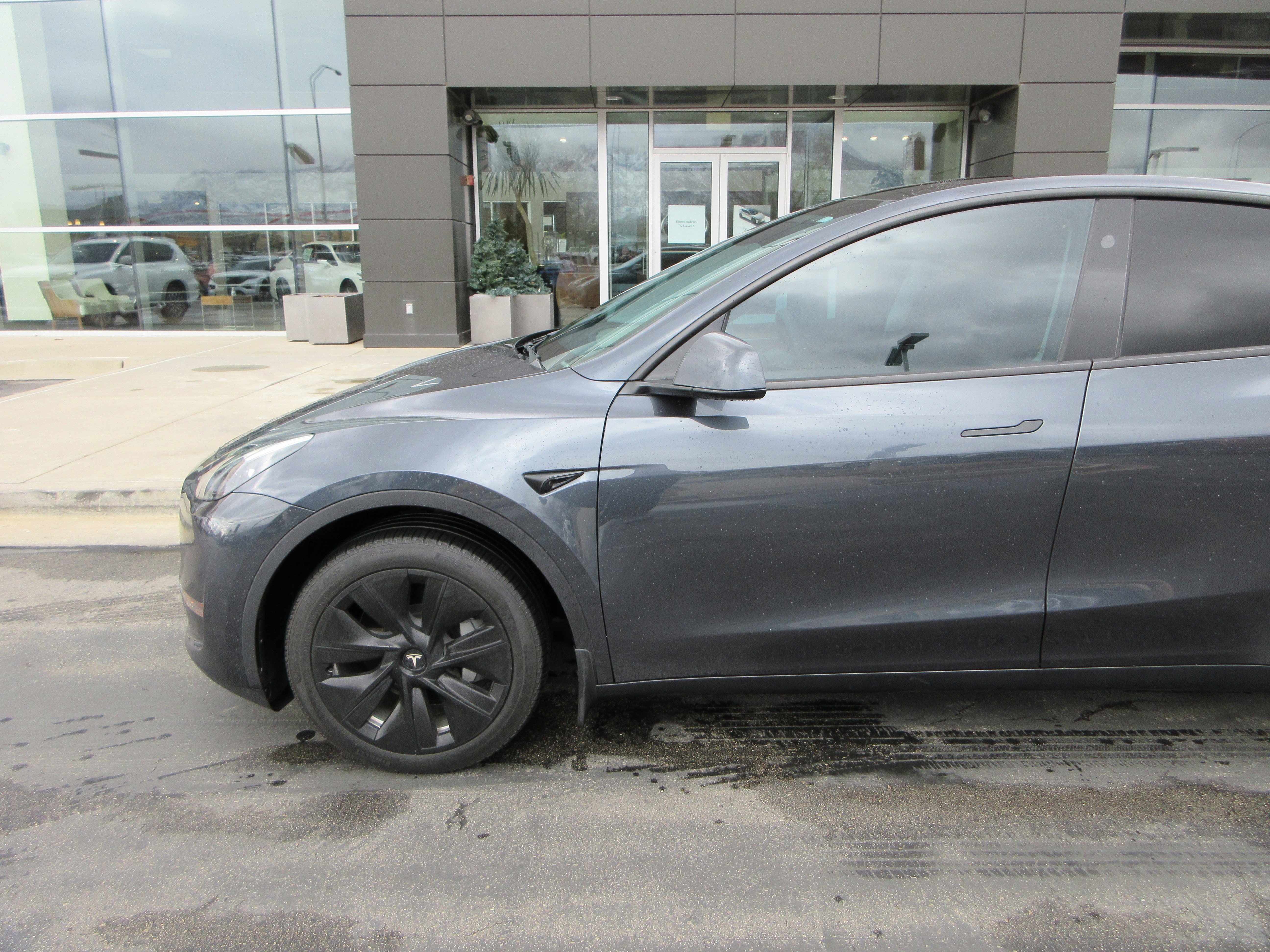 Used 2024 Tesla Model Y Long Range with VIN 7SAYGDEE8RA261594 for sale in Murray, UT