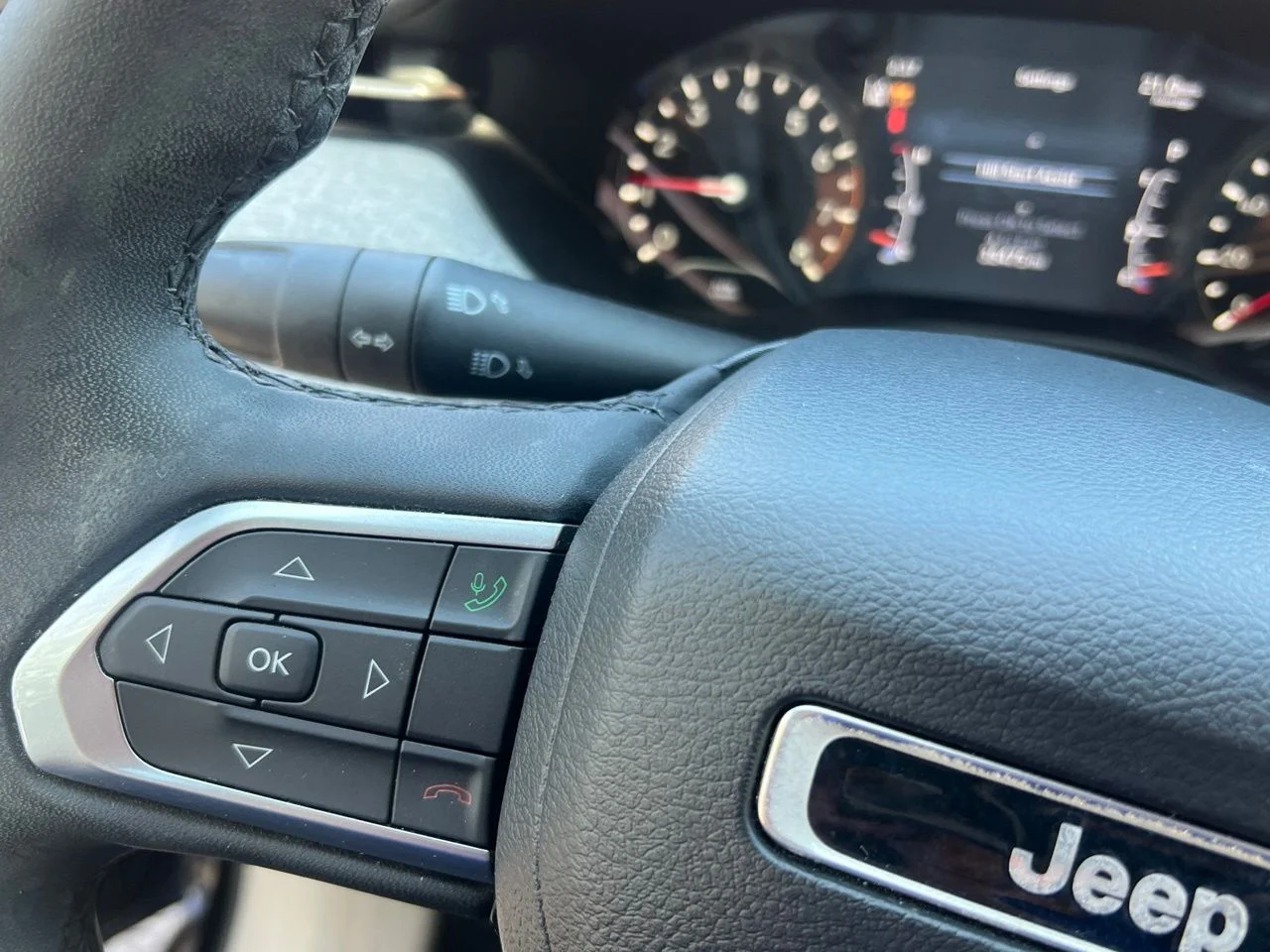 Used 2023 Black Jeep Latitude image 34
