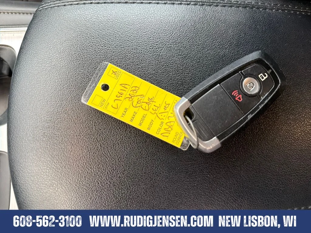 Used 2022 Silver Ford SEL image 27