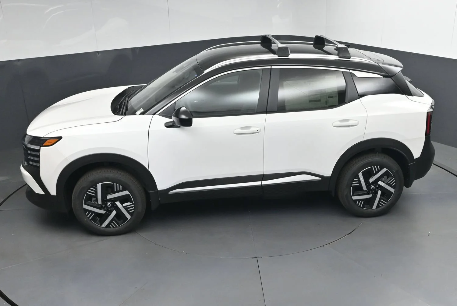 New 2026 Aspen White Tricoat/Super Black Nissan SV image 35