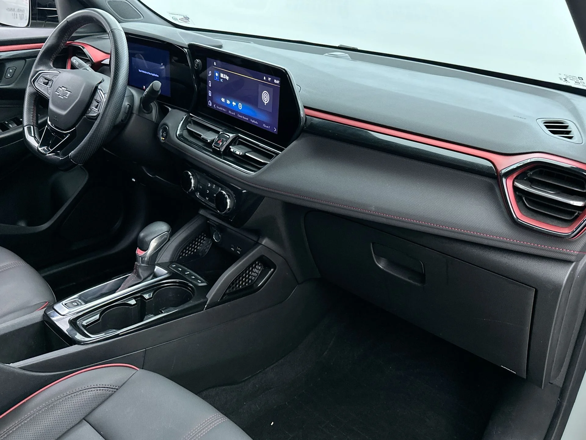 Used 2024 Green Chevrolet RS image 13