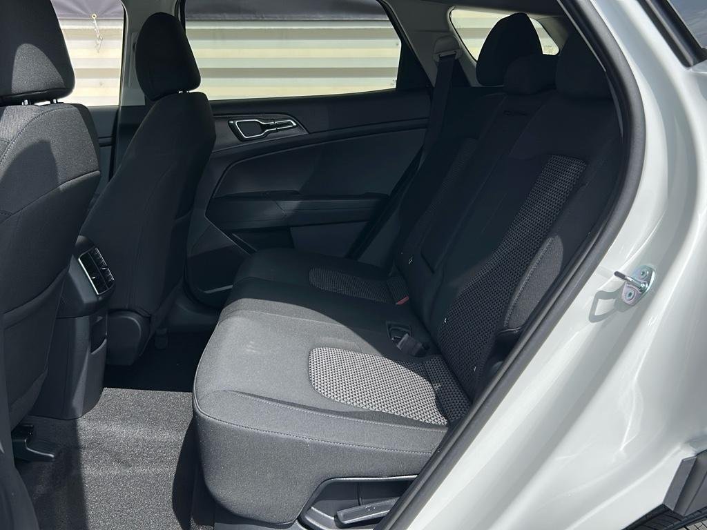 2025 Kia Sportage LX Hybrid - Photo 12
