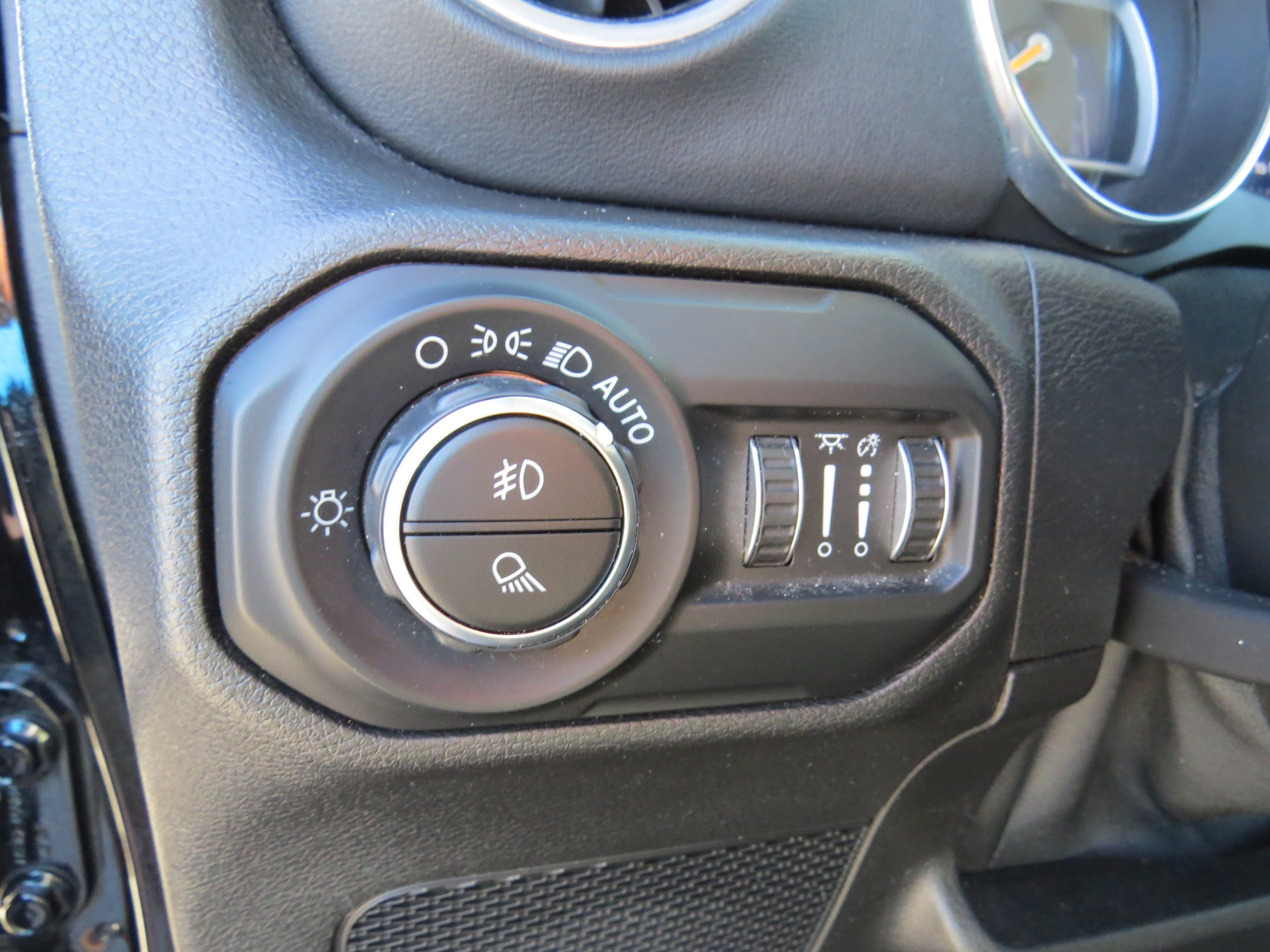 Used 2021 Black Clearcoat Jeep Overland image 19