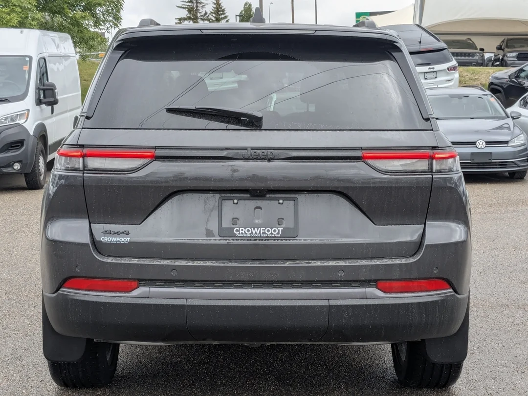 New 2026 Grey Jeep Altitude - - 4x4 - 20 Gloss Black Wheels - Power Sunroof - Trailer Tow Pkg & More! image 7