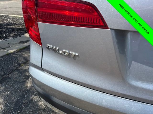 Used 2017 Lunar Silver Metallic Honda Touring image 8