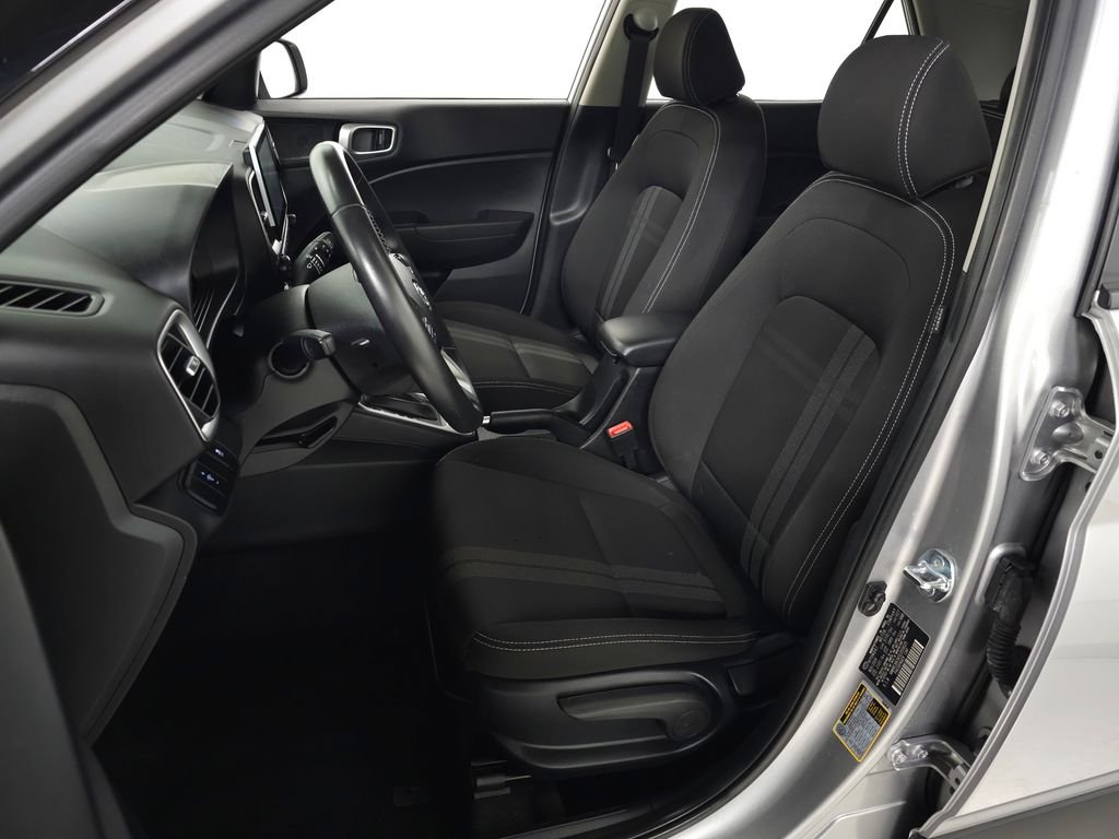 2025 Hyundai Venue SEL - Photo 15