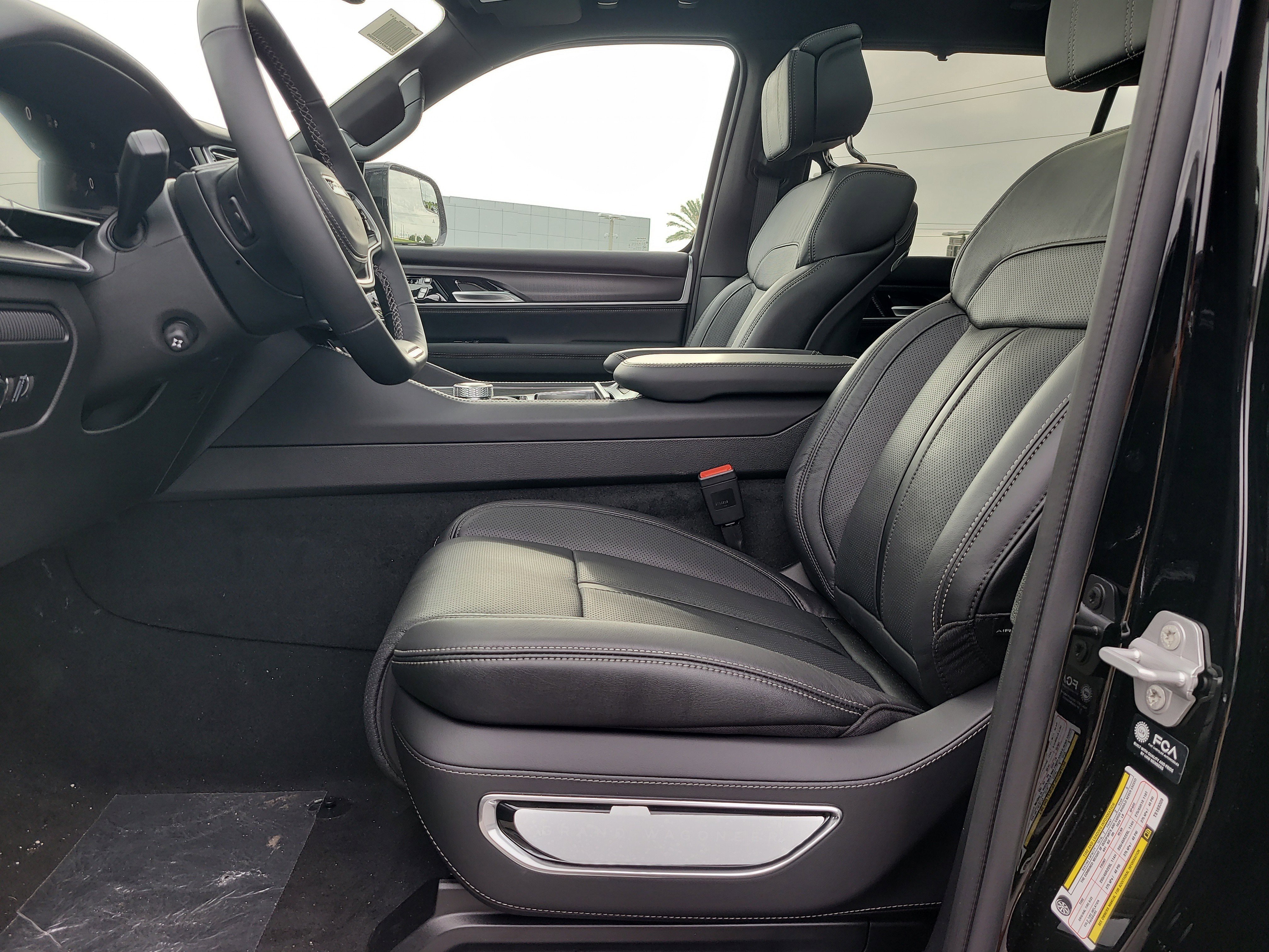 New 2026 High Gloss Black Exterior Paint Jeep Summit Obsidian image 16