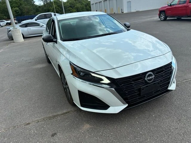 Used 2024 White Nissan 2.5 SV image 7