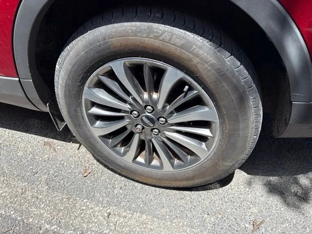Used 2020 Red Lincoln Standard image 8
