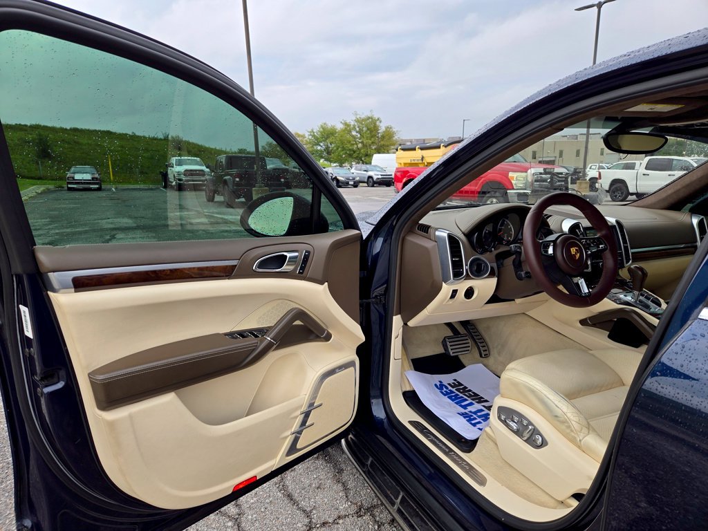 Used 2011 Blue Porsche Turbo image 13