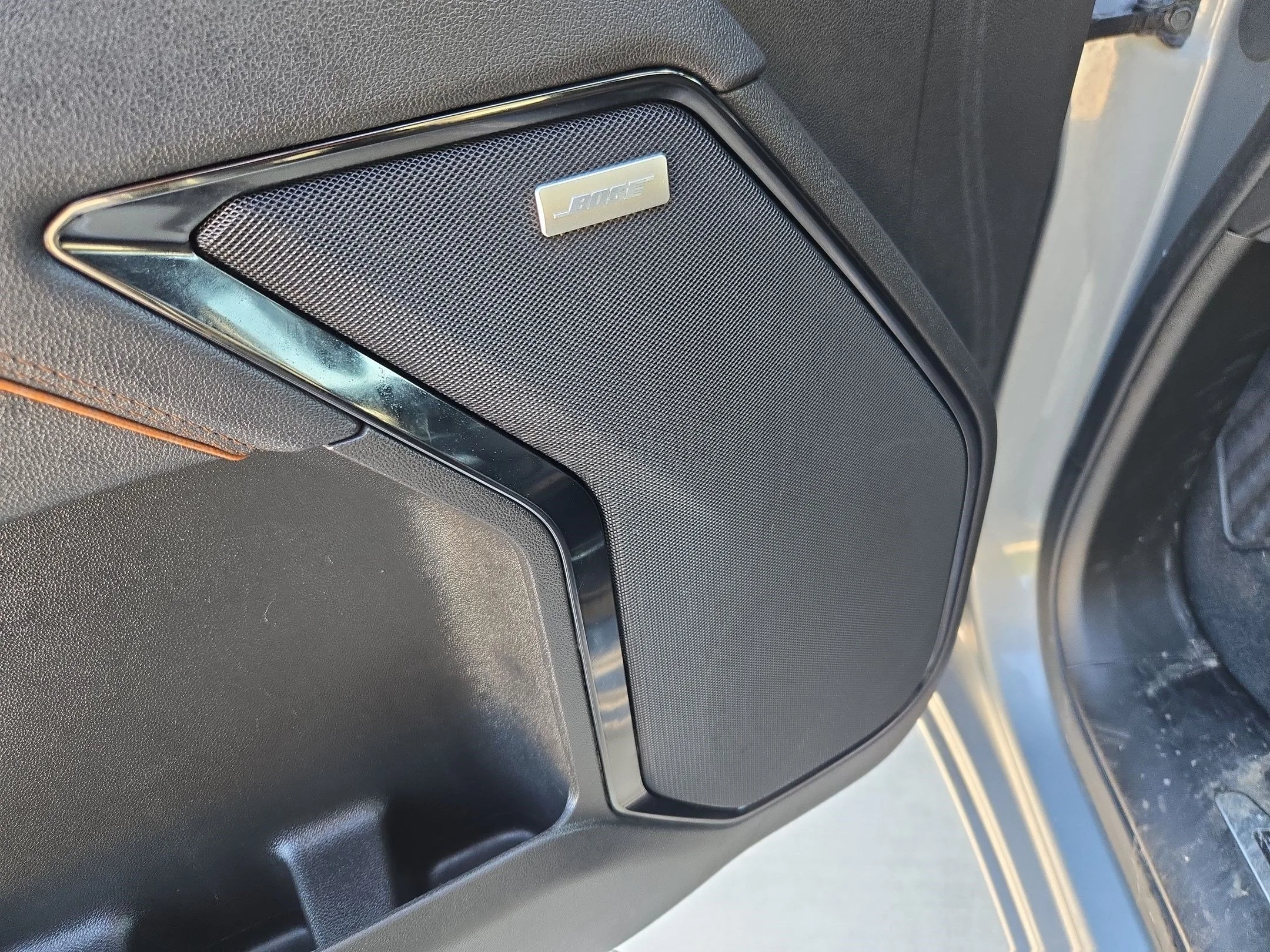 Used 2025 Sterling Metallic GMC AT4 image 13