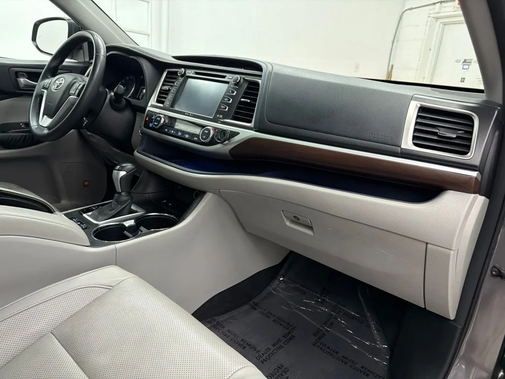 Used 2015 Gray Toyota Limited image 31