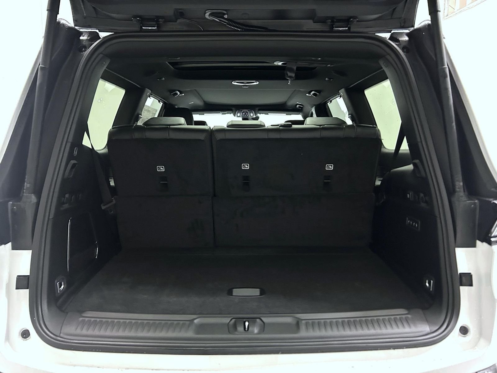 New 2026 Bright White Clear-Coat Exterior Paint Jeep Limited Reserve image 9