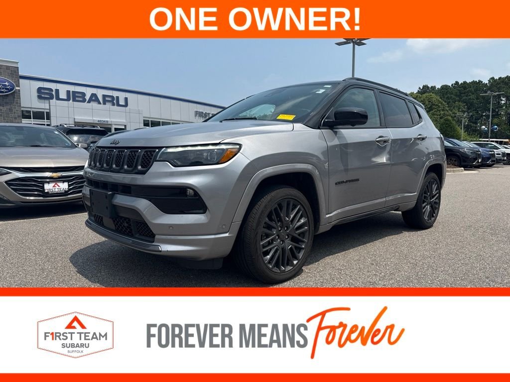 Used 2023 Silver Jeep Limited image 1