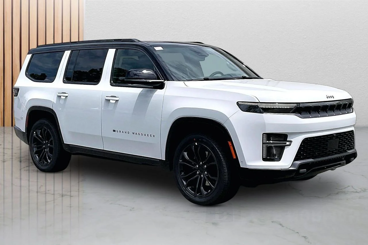 New 2026 Bright White Clear-Coat Exterior Paint Jeep Summit Obsidian image 2