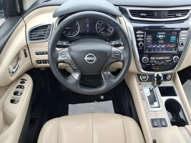 Used 2023  Nissan SL image 4