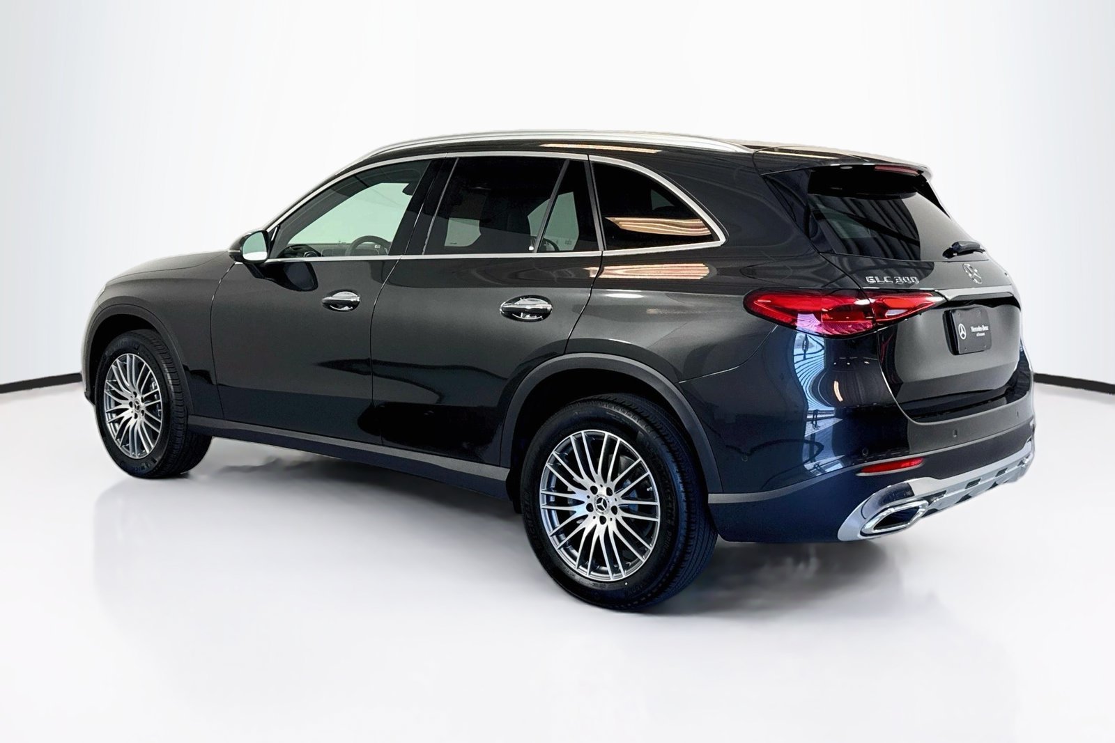 New 2026 Graphite Grey Metallic Mercedes-Benz GLC 300 image 7