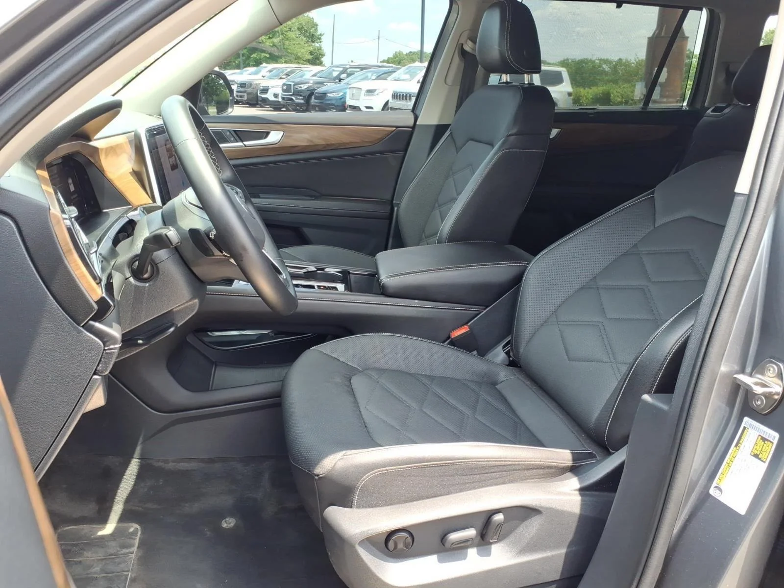 Used 2025 Platinum Gray Metallic Volkswagen 2.0T SE w/Technology image 18