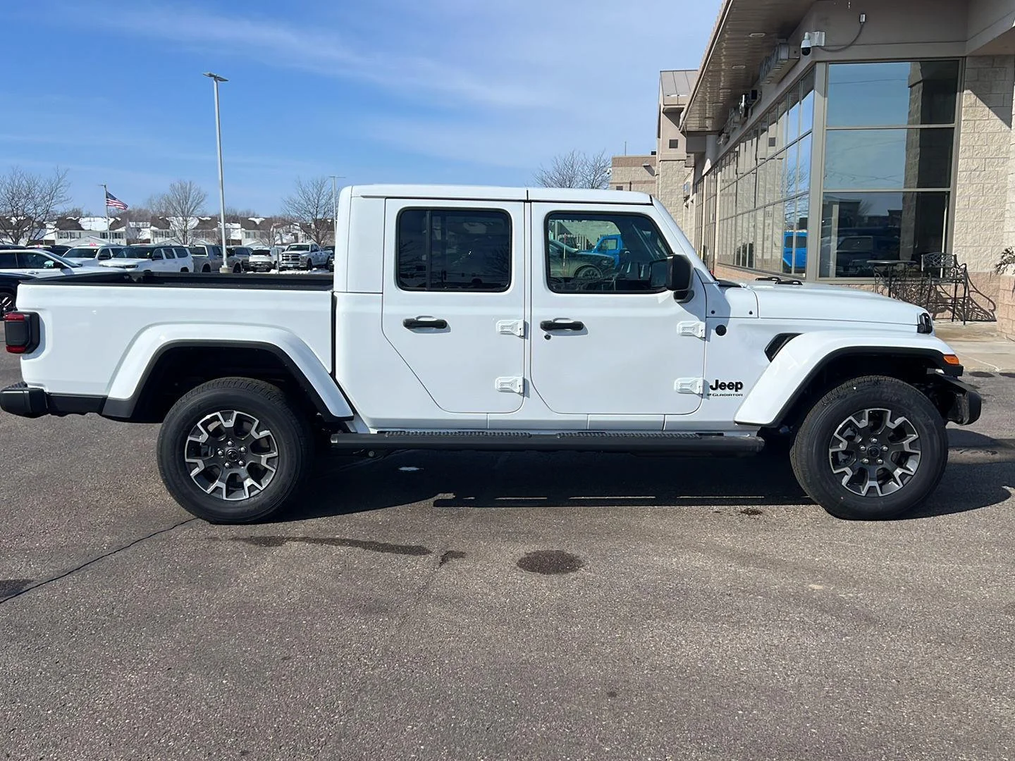 New 2026 Bright White Clear-Coat Exterior Paint Jeep Sahara image 8