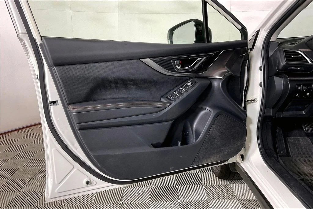 Used 2018 White Subaru 2.0i Limited image 21