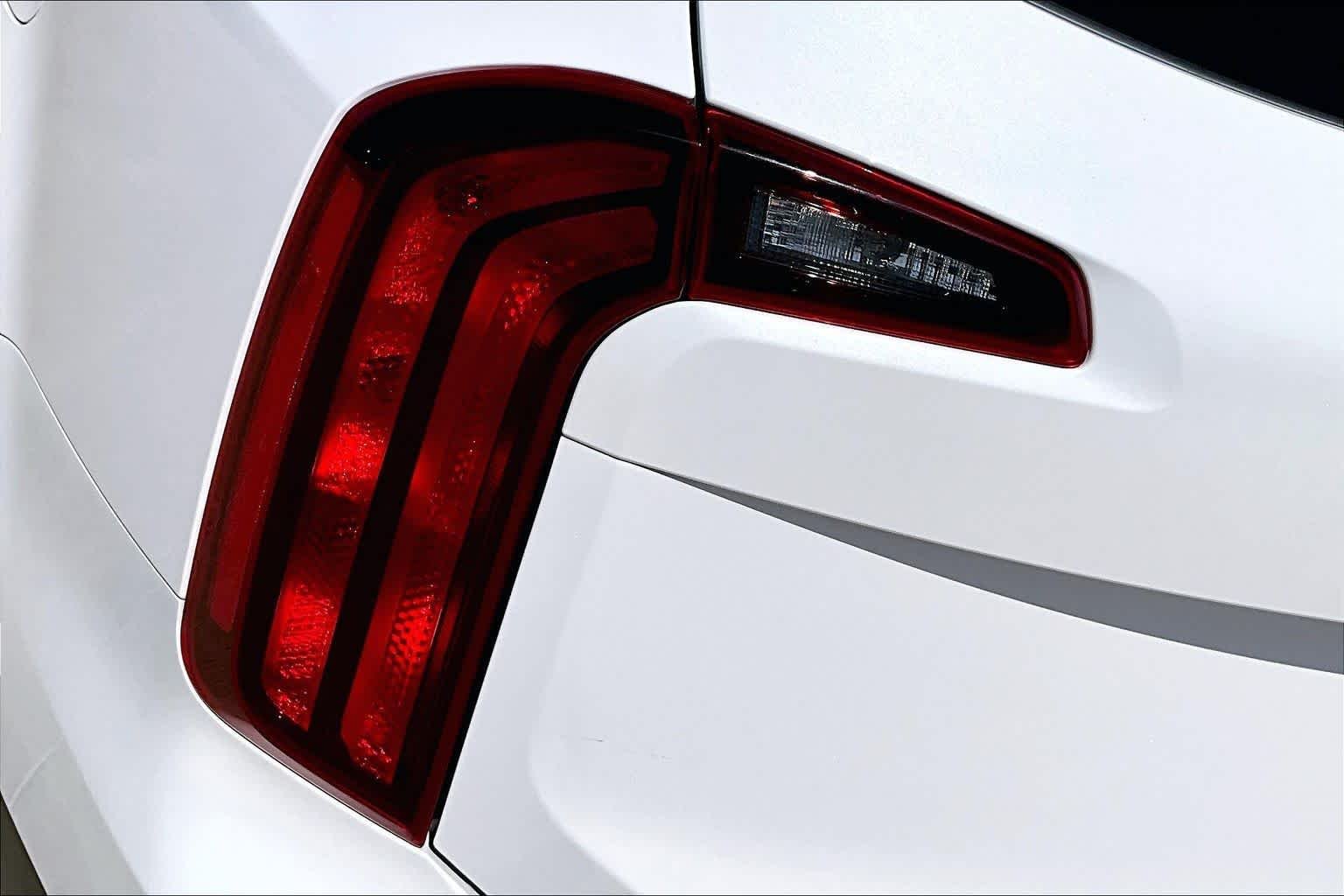 Used 2025 Glacial White Pearl Kia S image 25