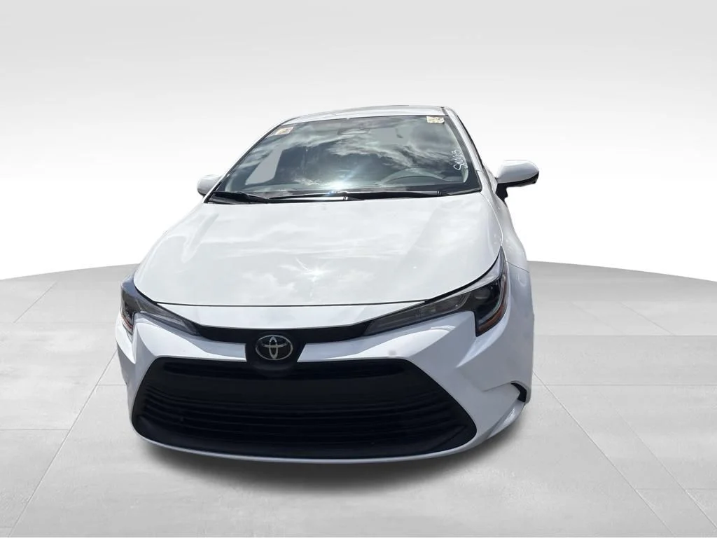 Used 2025 White Toyota LE image 3