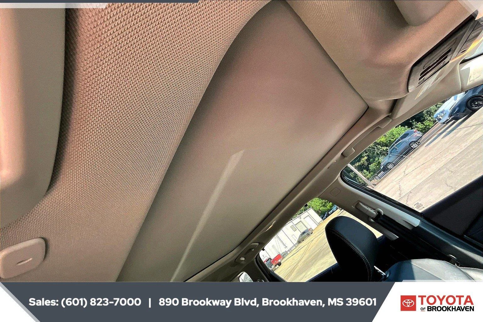 Used 2023 Super Black Nissan SL image 16