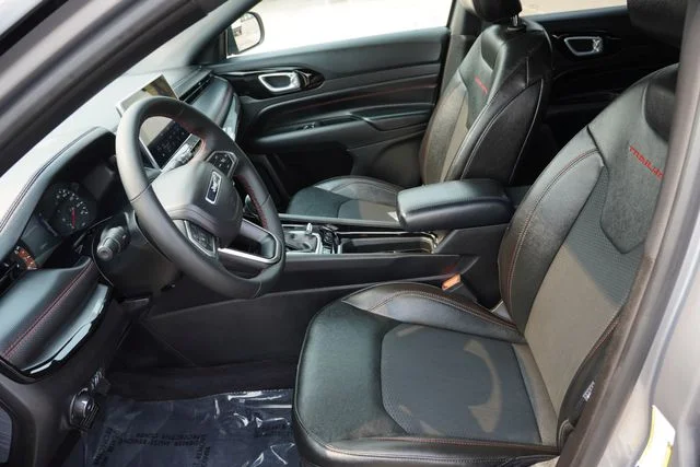 Used 2023 Silver Jeep Trailhawk image 15