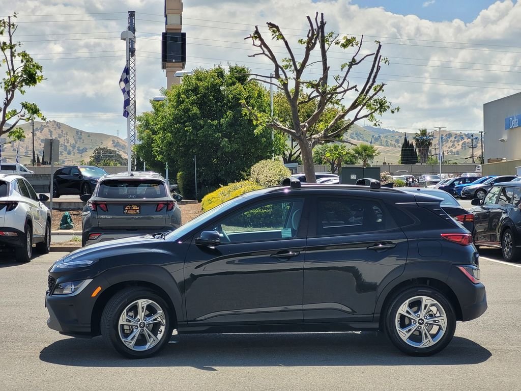Used 2023 Black Hyundai SEL image 7