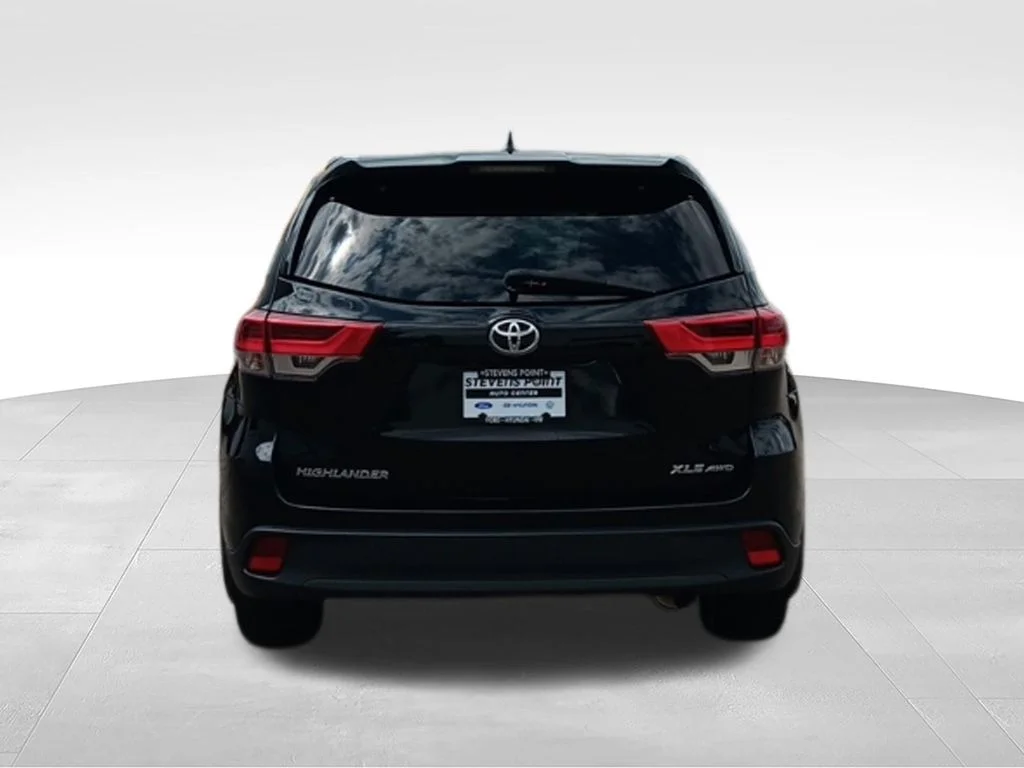 Used 2019 Midnight Black Metallic Toyota XLE image 6