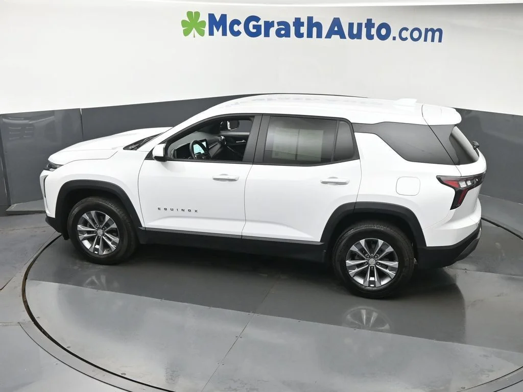 Used 2025 White Chevrolet LT image 24