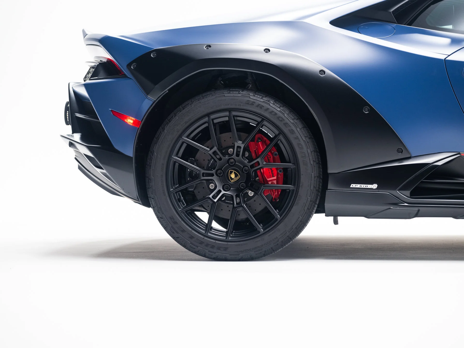 Used 2023 Blu Grifo Matte Lamborghini  image 11