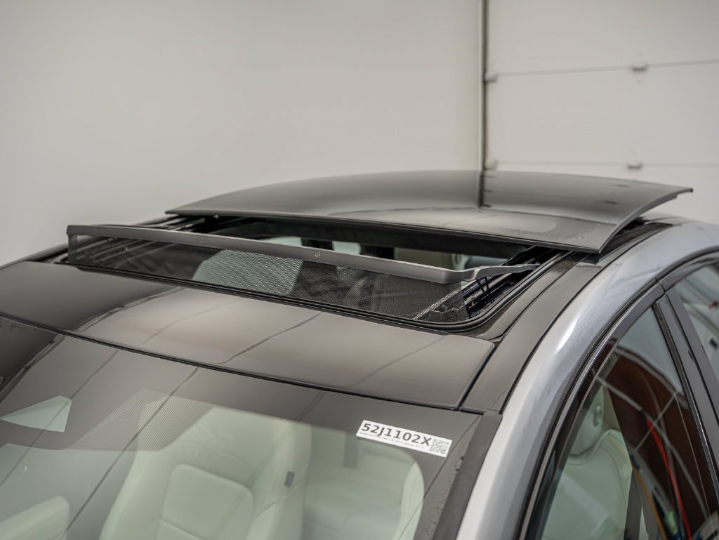 Used 2024 Eiger Gray Metallic Jaguar R-Dynamic SE image 16