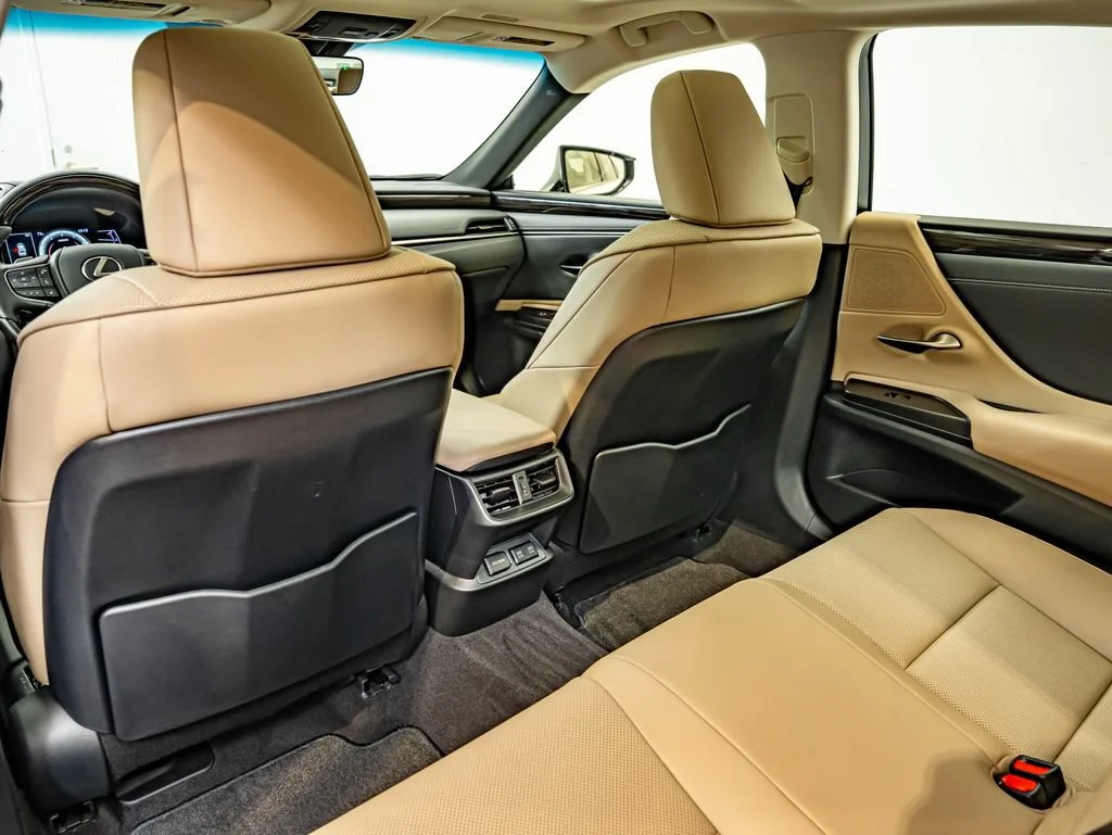 Used 2019 White Pearl Lexus 350 image 38