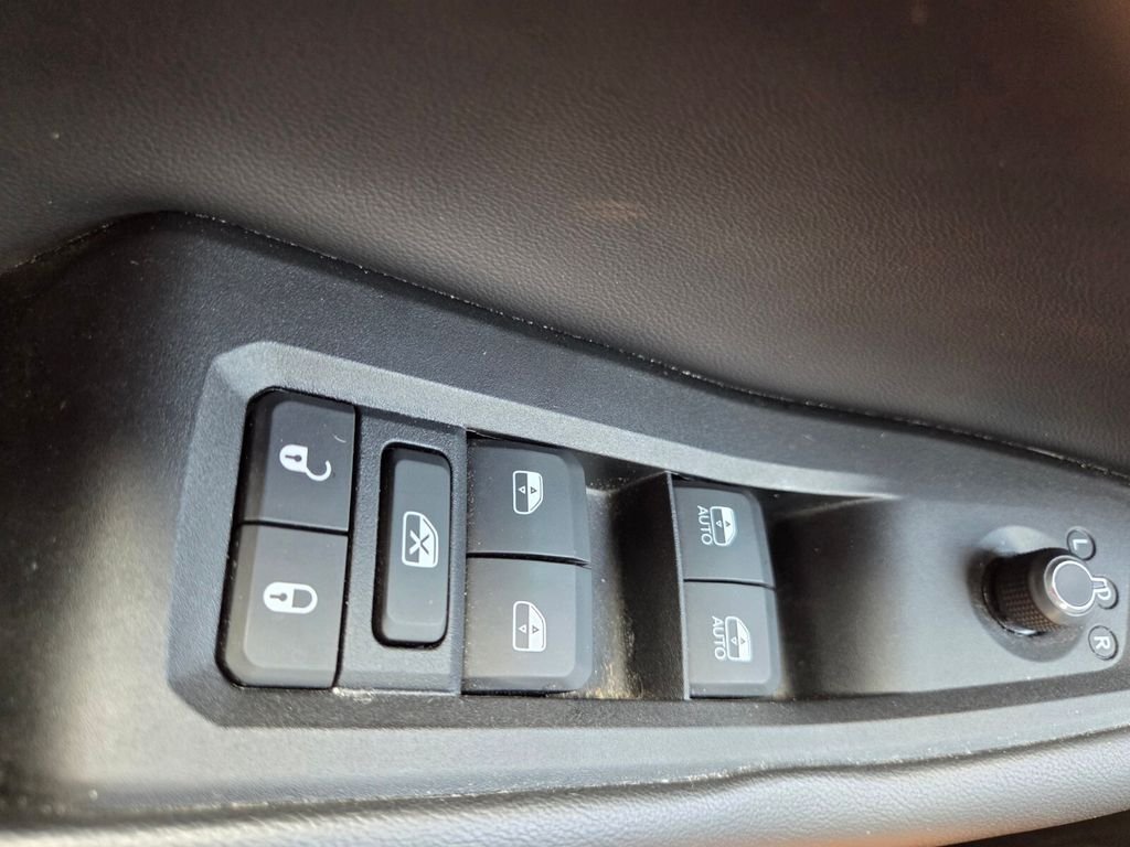 Used 2023 Black Jeep Altitude image 20