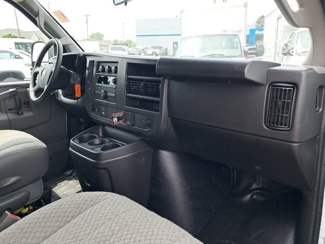 2025 Chevrolet Express Cargo Work Van - Photo 11