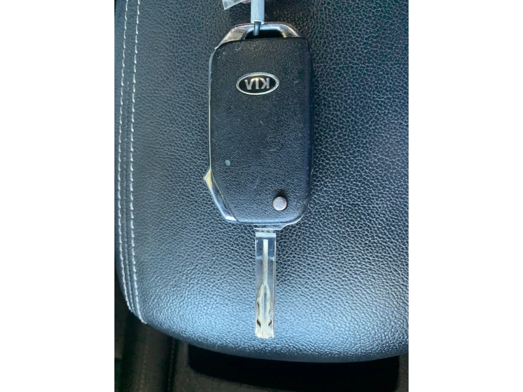 Used 2021  Kia S image 29