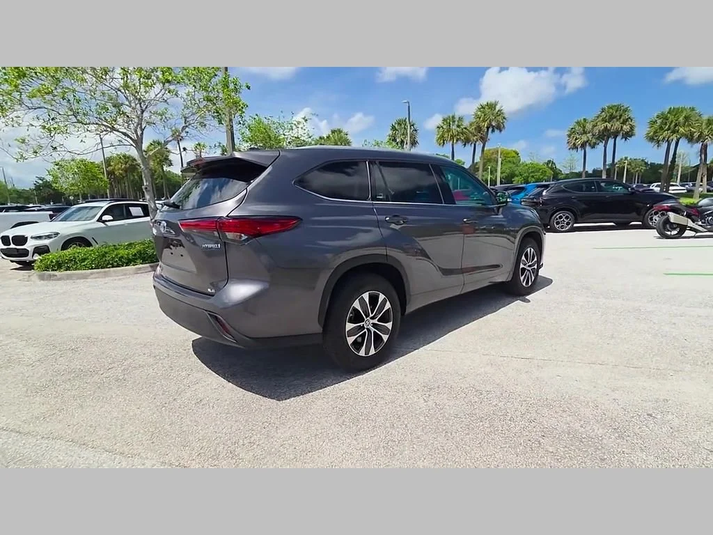 Used 2022 Magnetic Gray Metallic Toyota Hybrid XLE image 39