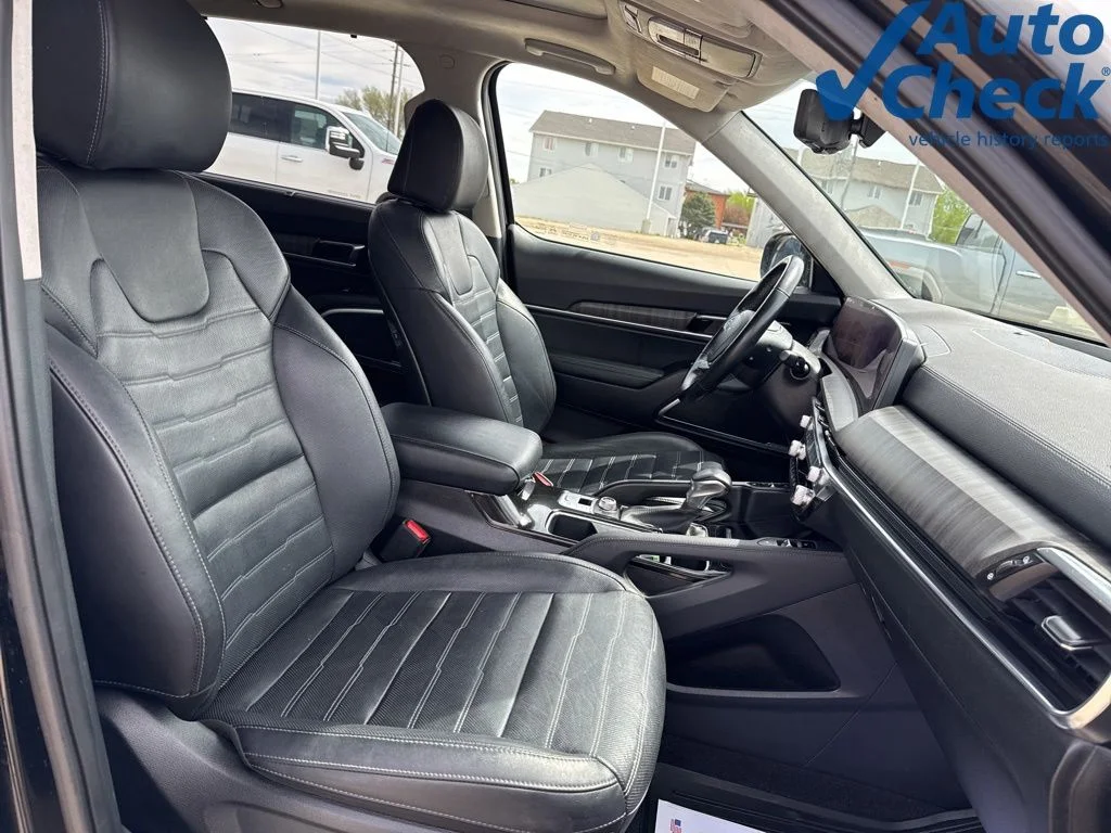 Used 2023 Black Kia SX-Prestige image 12