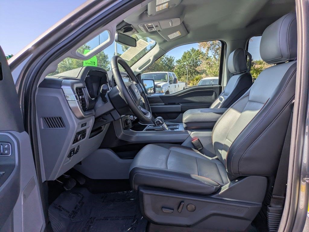 Used 2025 Gray Metallic Ford LARIAT image 14