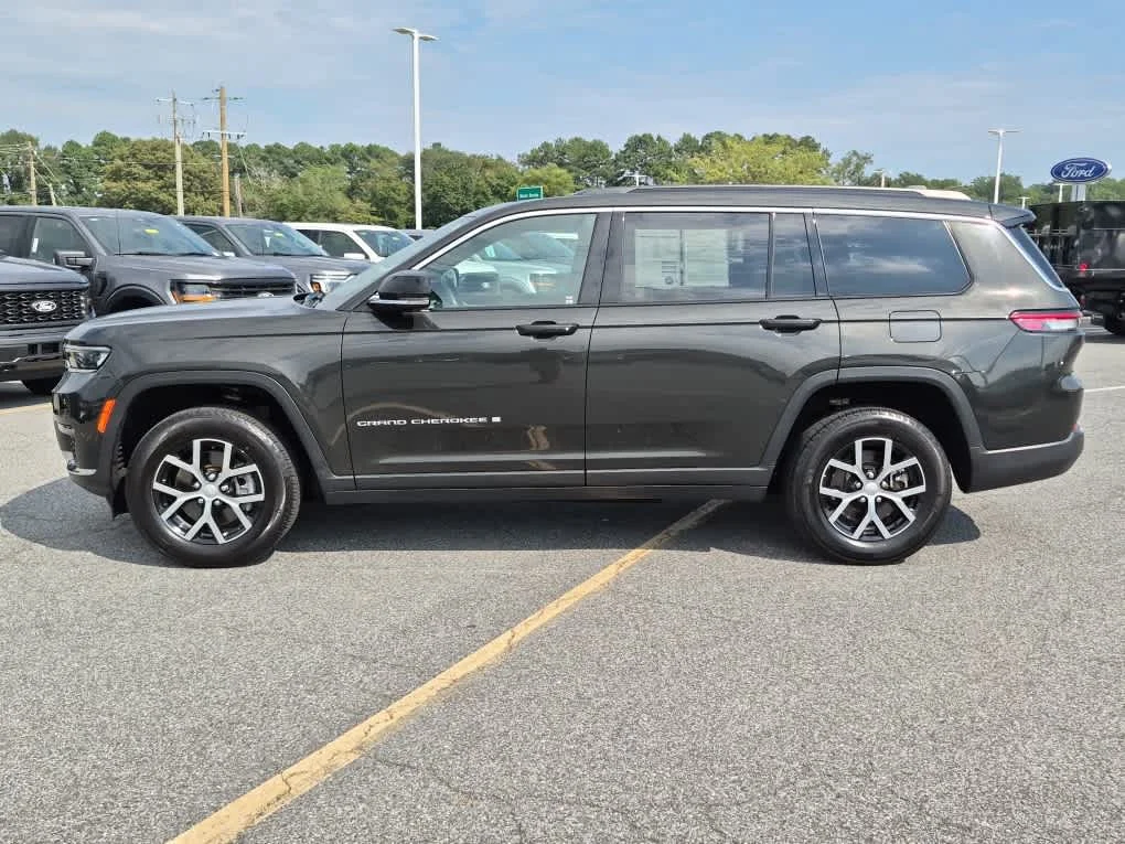 Used 2024 Rocky Mountain Pearlcoat Jeep Limited image 6