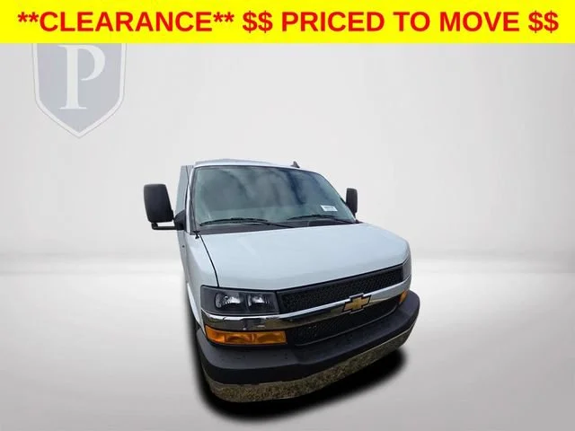 New 2025 Summit White Chevrolet 1WT image 13