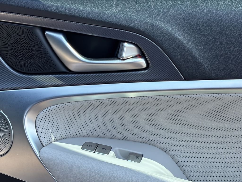 2025 GENESIS G70 Standard - Photo 39