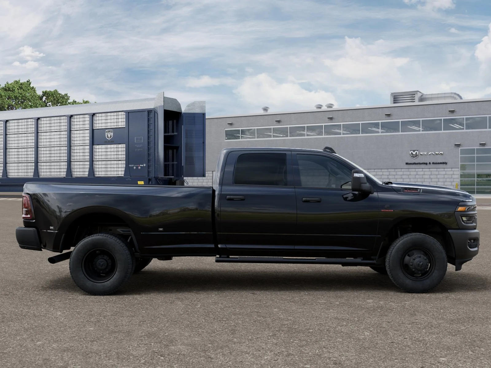 New 2026 Diamond Black Crystal Pearl-Coat Exterior Paint RAM Tradesman image 31