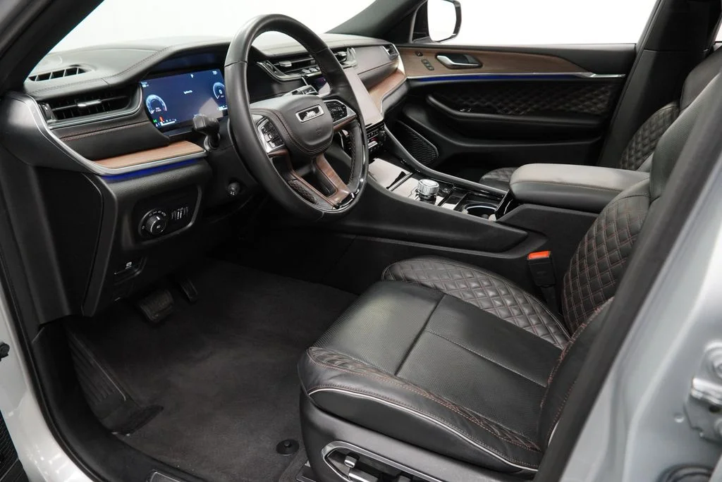 Used 2021 Silver Jeep Summit image 13