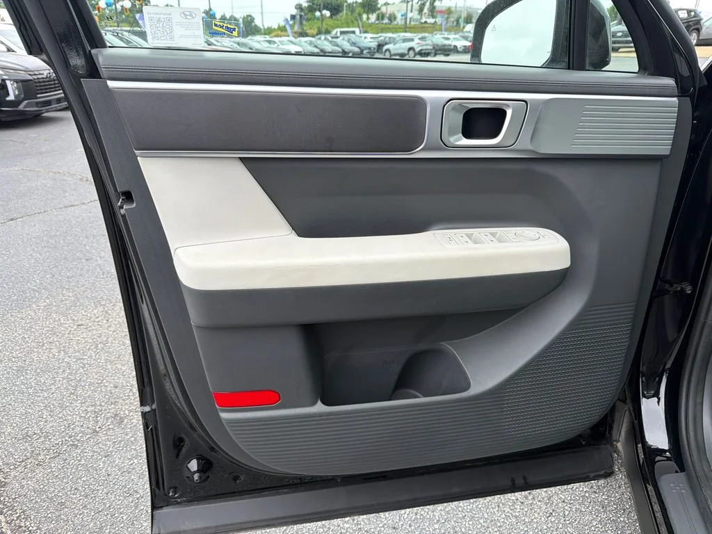 Used 2025 Black Hyundai SE image 10