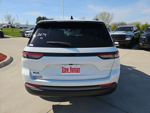New 2026 Bright White Clearcoat Jeep Laredo Altitude image 4